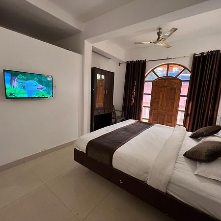 Aura Rooms & Swimming Pool, كالانغيُت المظهر الخارجي الصورة