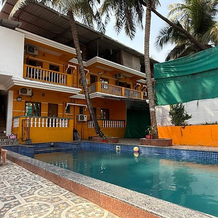 Aura Rooms & Swimming Pool, كالانغيُت المظهر الخارجي الصورة