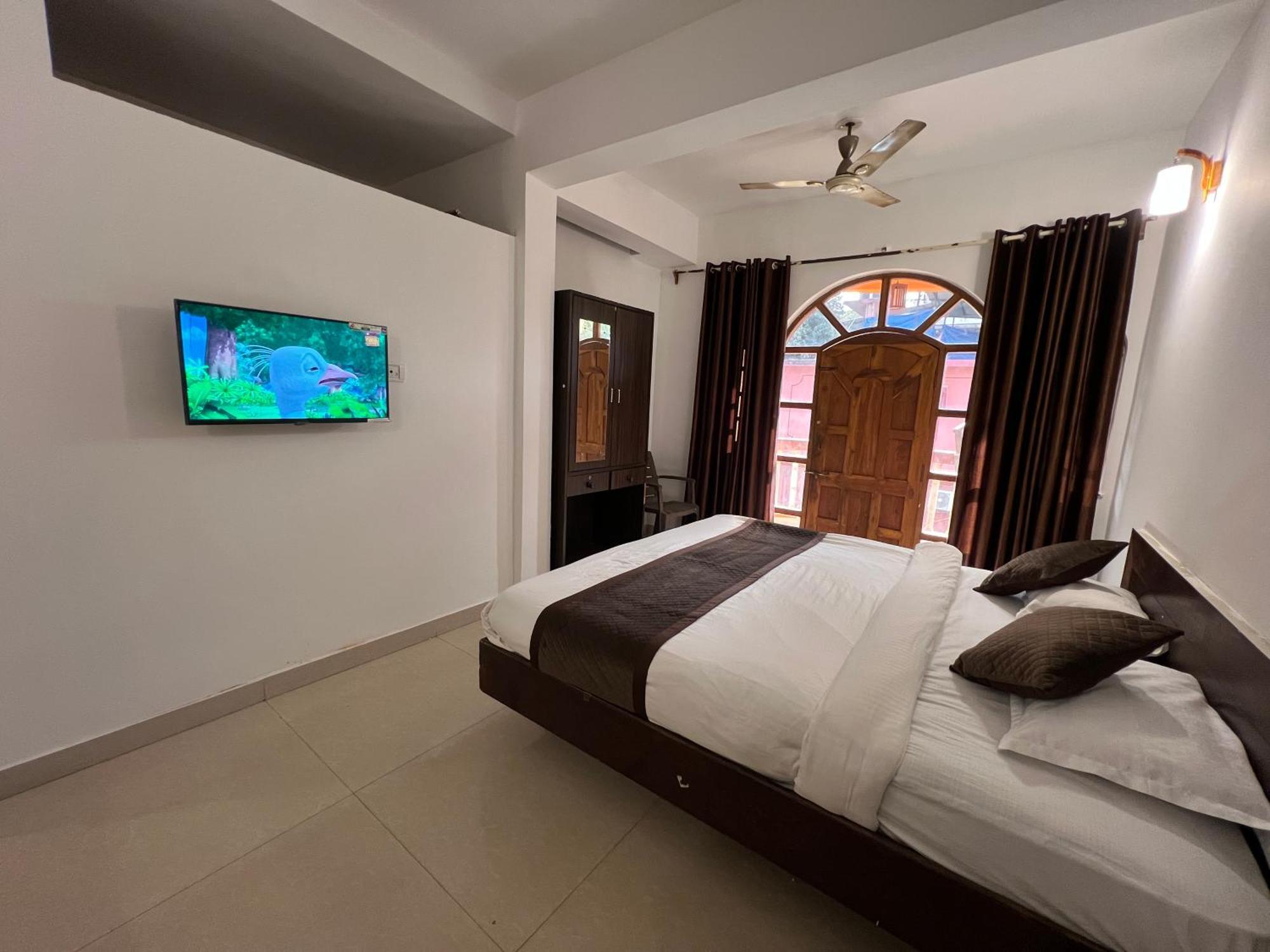 Aura Rooms & Swimming Pool, كالانغيُت المظهر الخارجي الصورة