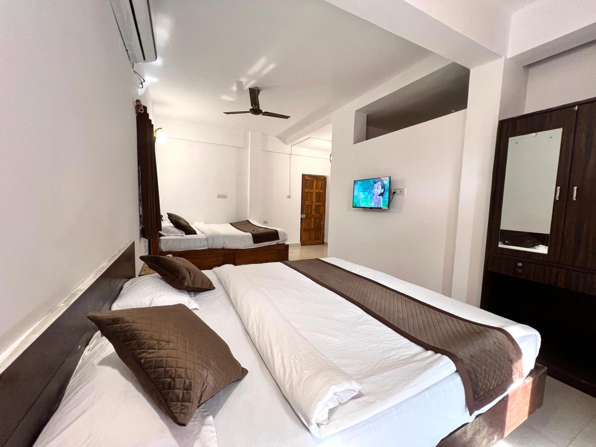Aura Rooms & Swimming Pool, كالانغيُت المظهر الخارجي الصورة