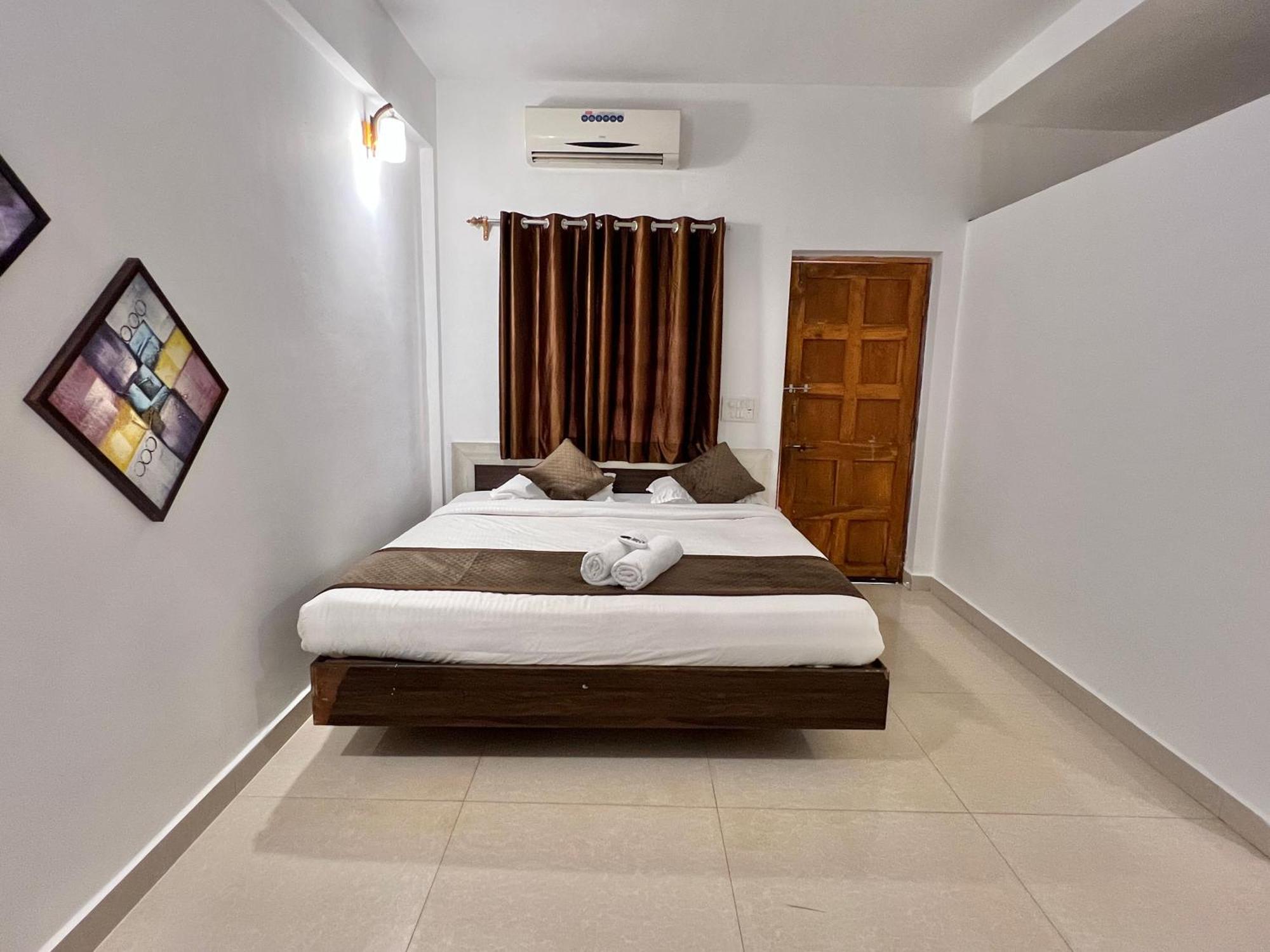 Aura Rooms & Swimming Pool, كالانغيُت المظهر الخارجي الصورة