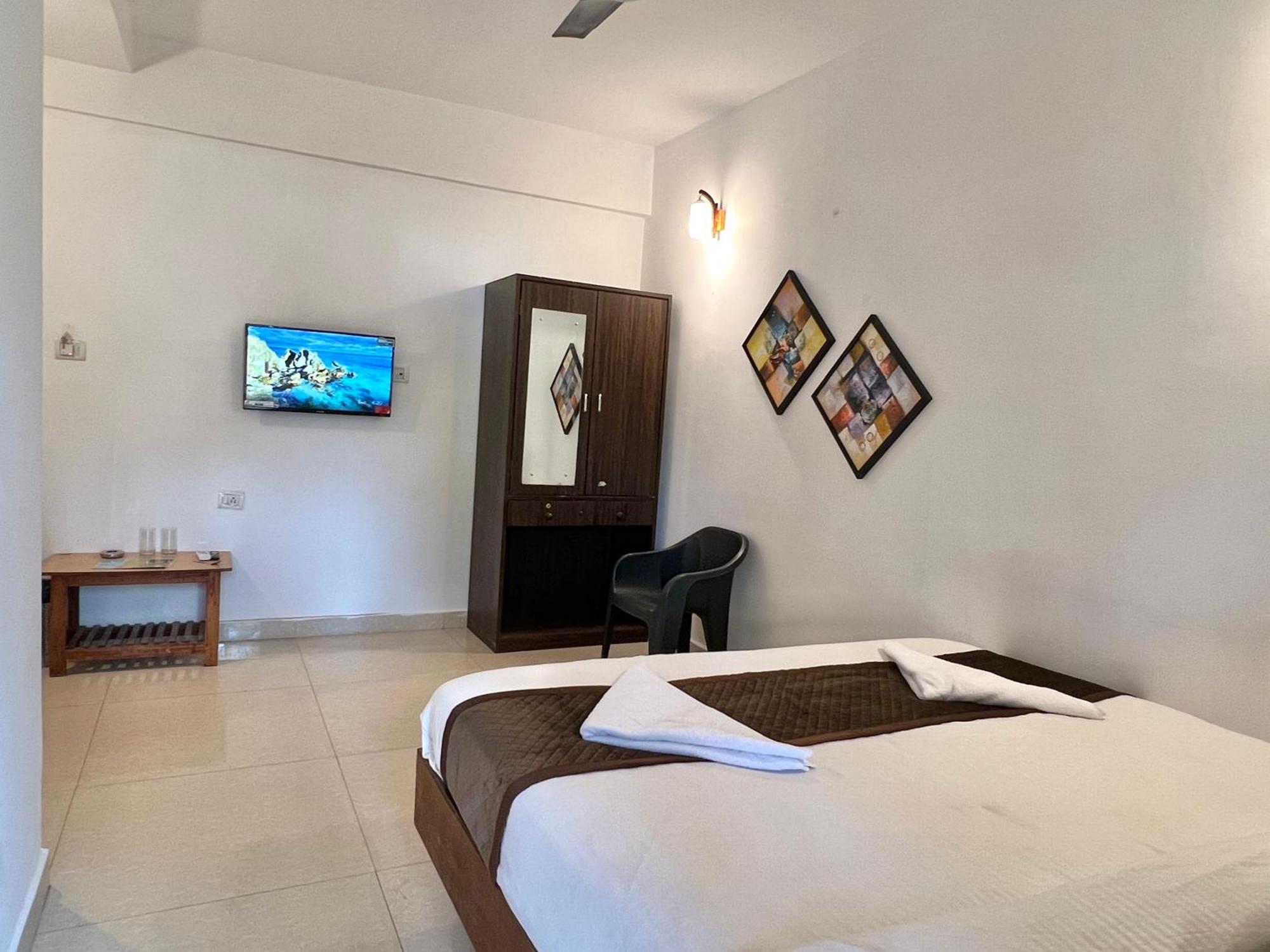 Aura Rooms & Swimming Pool, كالانغيُت المظهر الخارجي الصورة