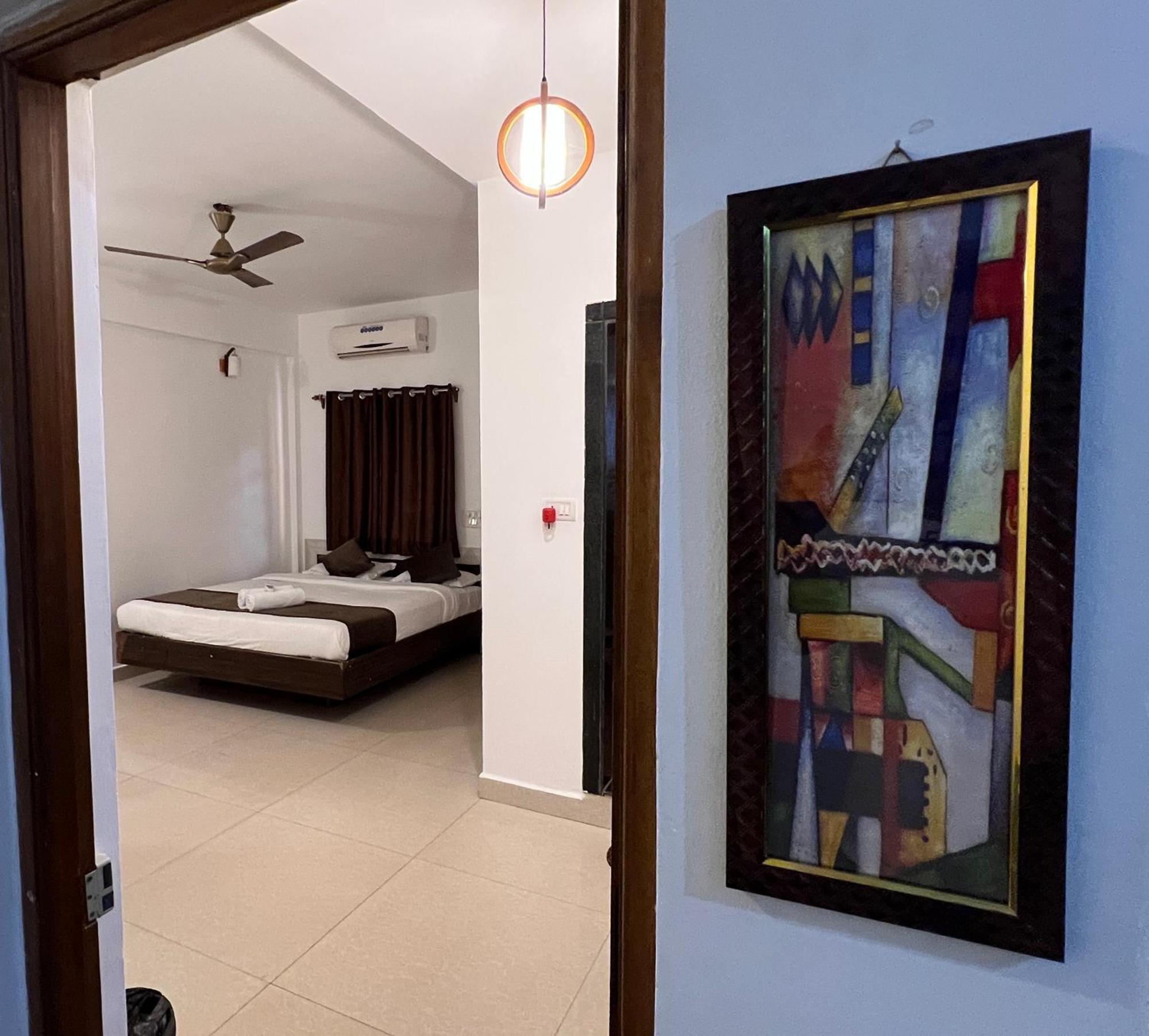 Aura Rooms & Swimming Pool, كالانغيُت المظهر الخارجي الصورة