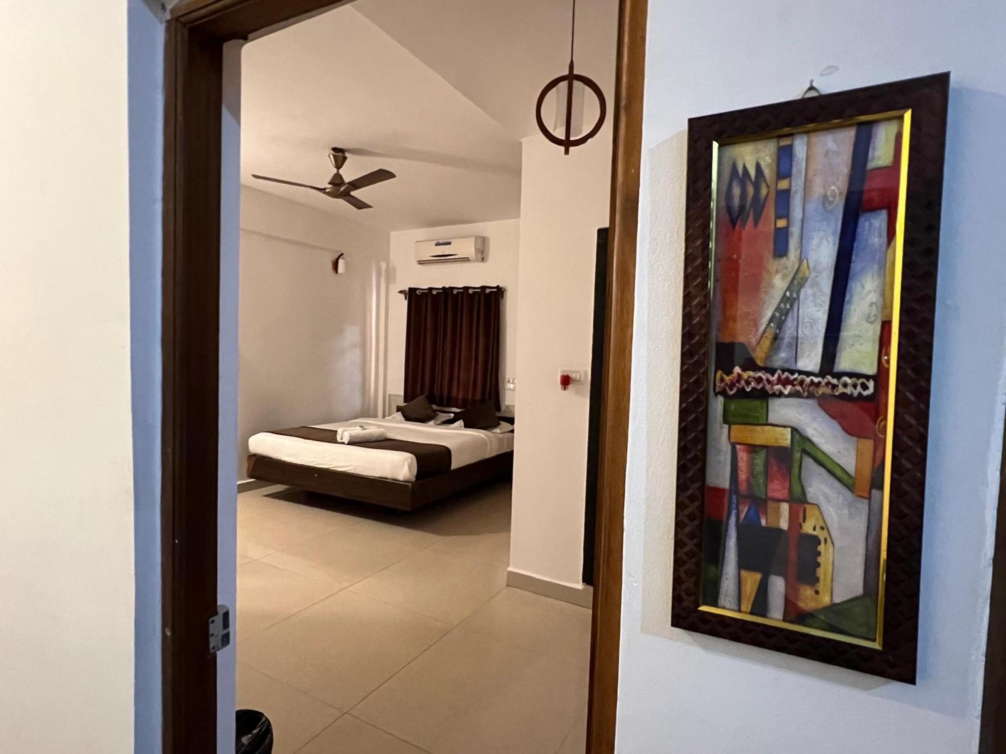 Aura Rooms & Swimming Pool, كالانغيُت المظهر الخارجي الصورة