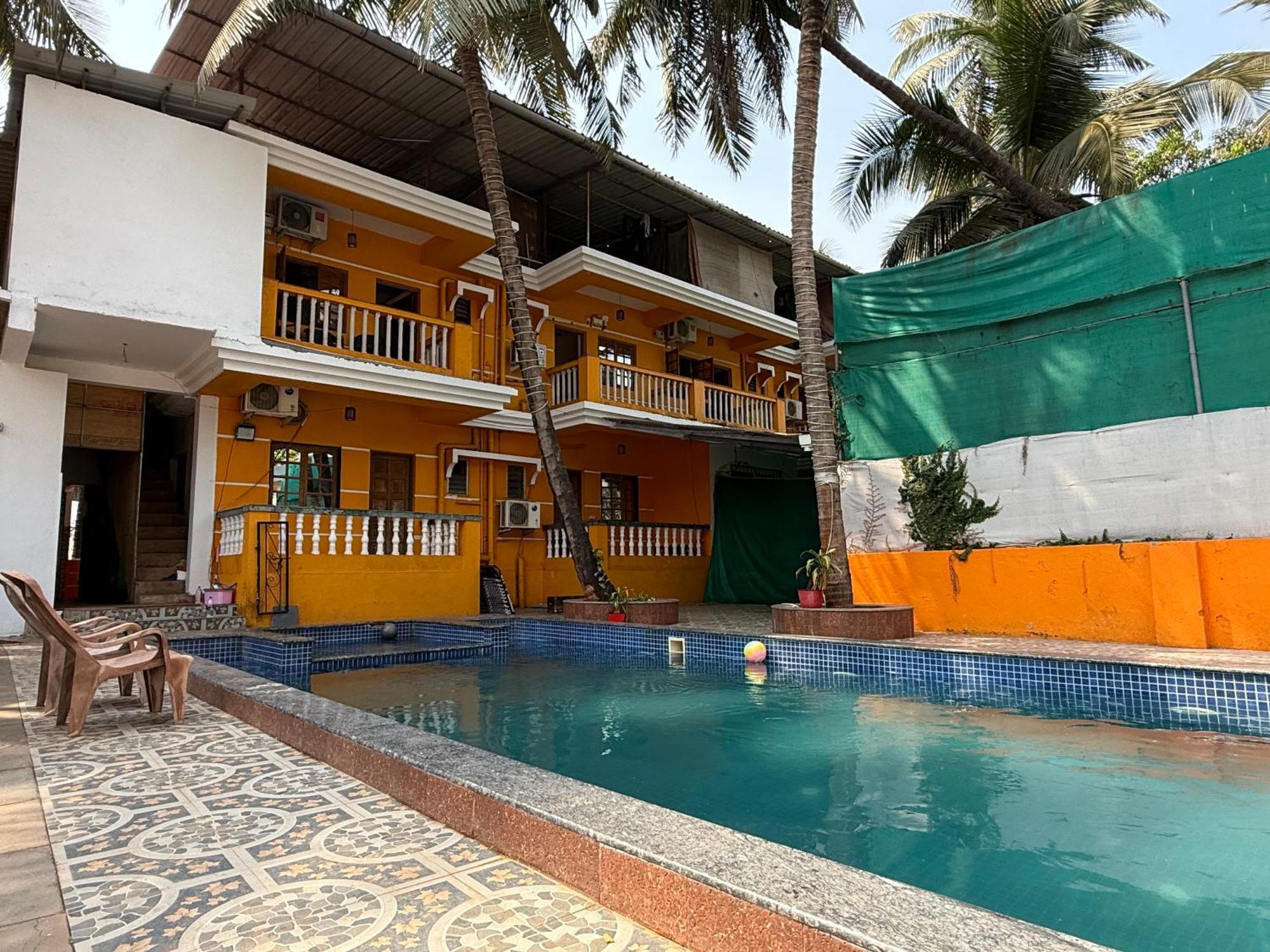 Aura Rooms & Swimming Pool, كالانغيُت المظهر الخارجي الصورة