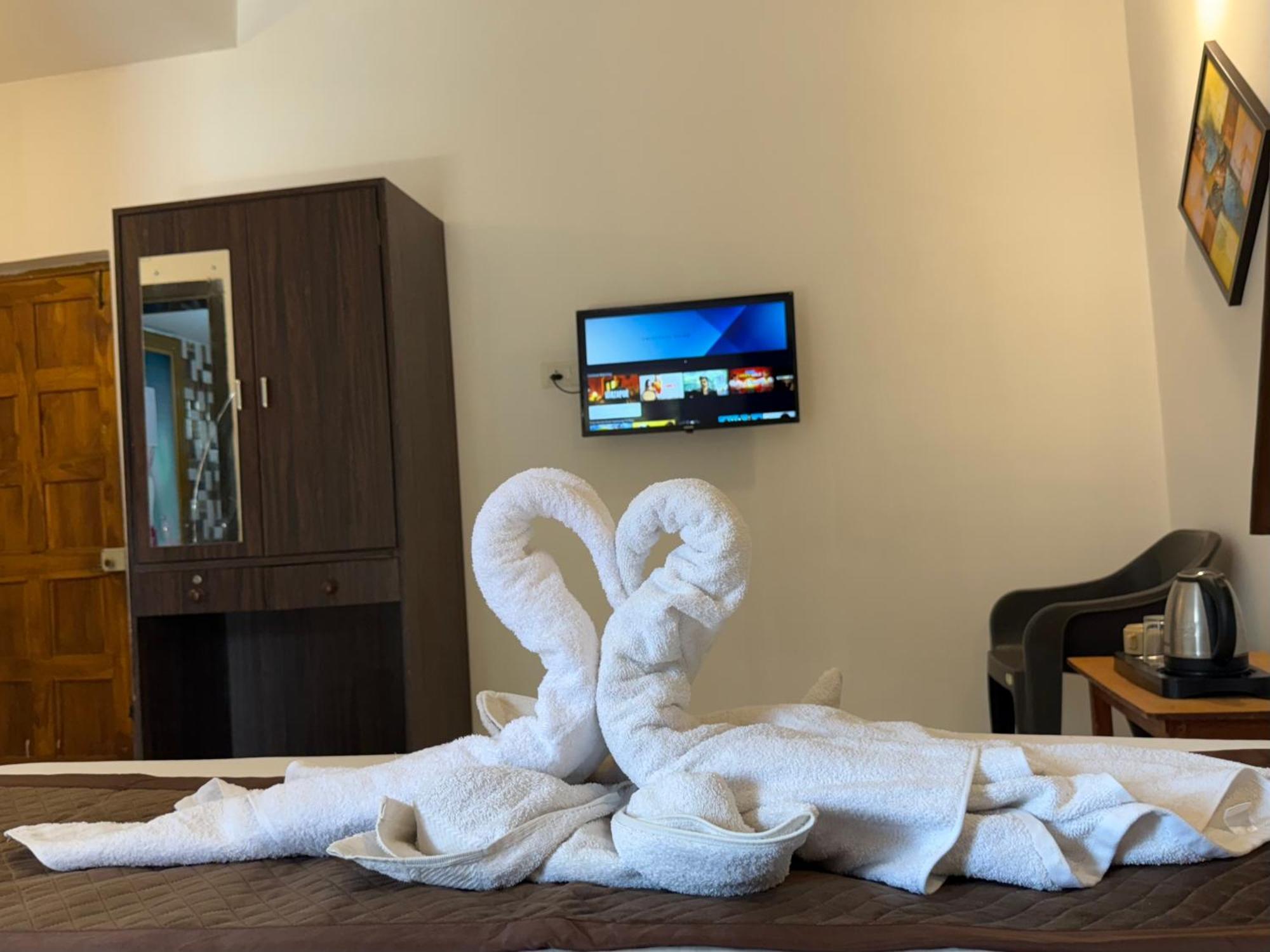 Aura Rooms & Swimming Pool, كالانغيُت المظهر الخارجي الصورة